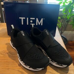 NWT TIEM Black Cycling Shoes with SPD  cleats installed